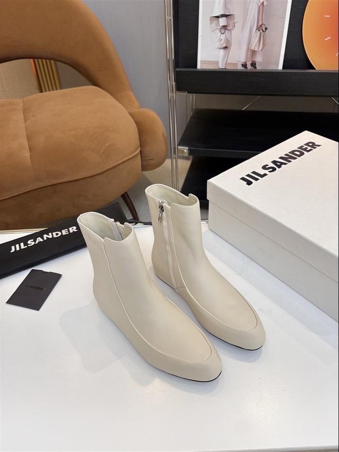 2025112818547715 360